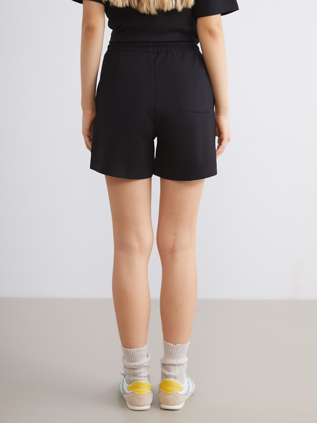 Siyah Beli Lastikli Kadın Şort-5