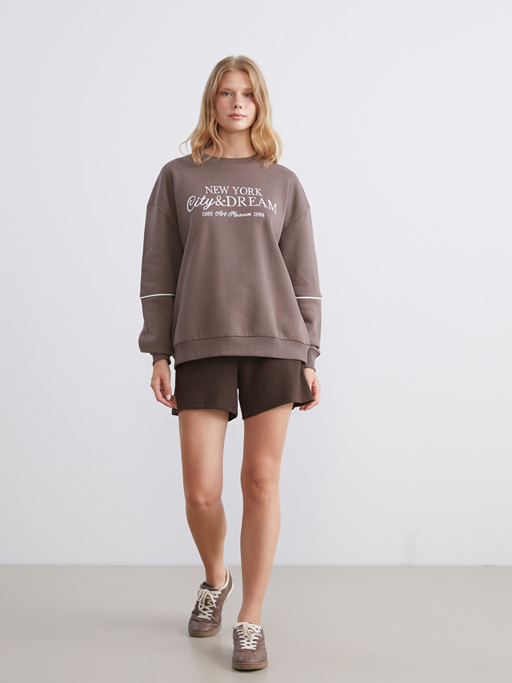 Kahverengi Beli Lastikli Kadın Şort-1