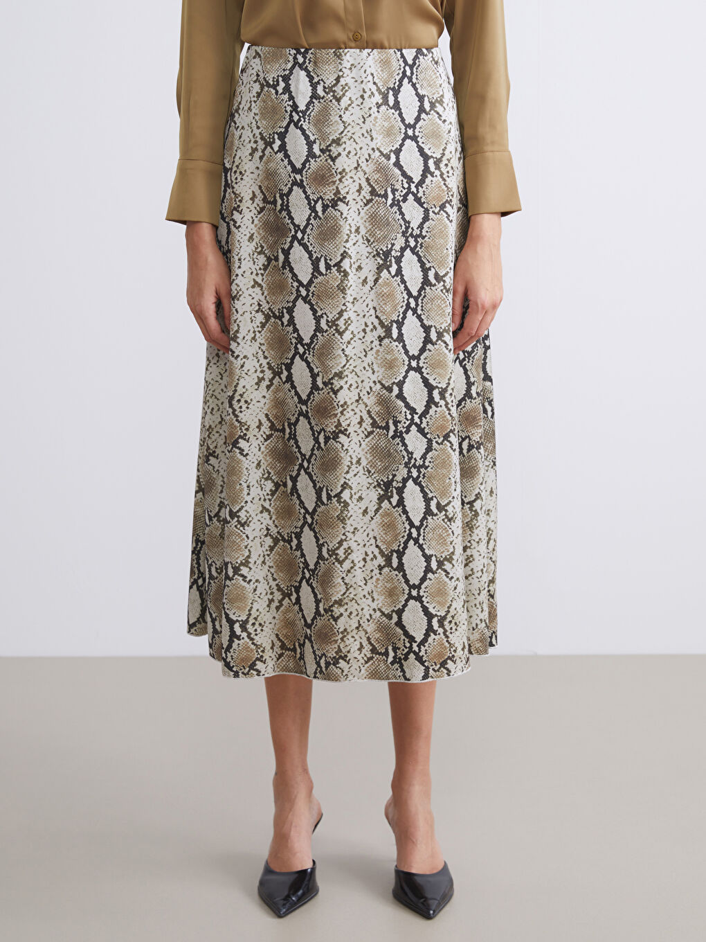 Zippered Patterned Satin Skirt-1