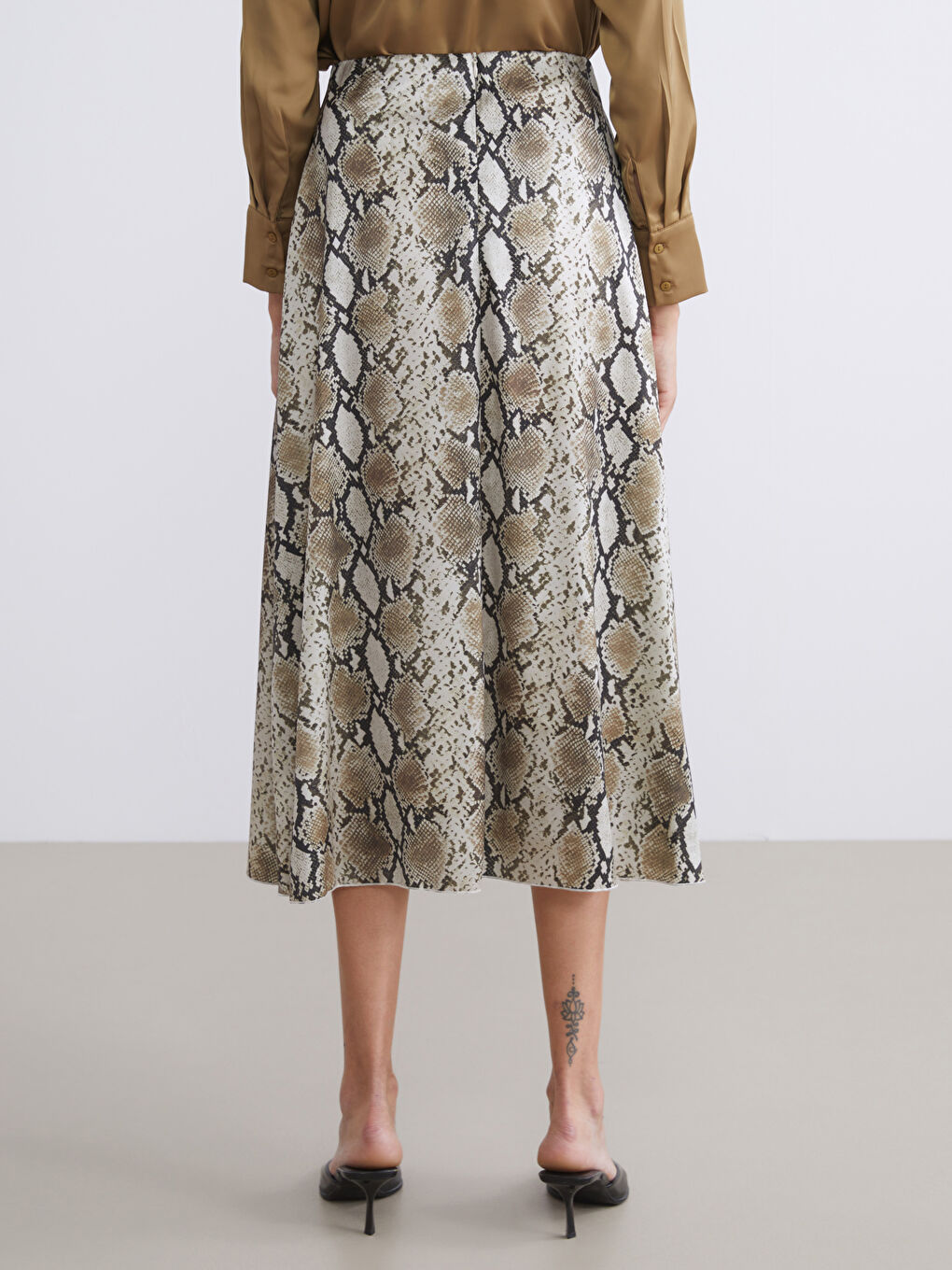 Zippered Patterned Satin Skirt-3
