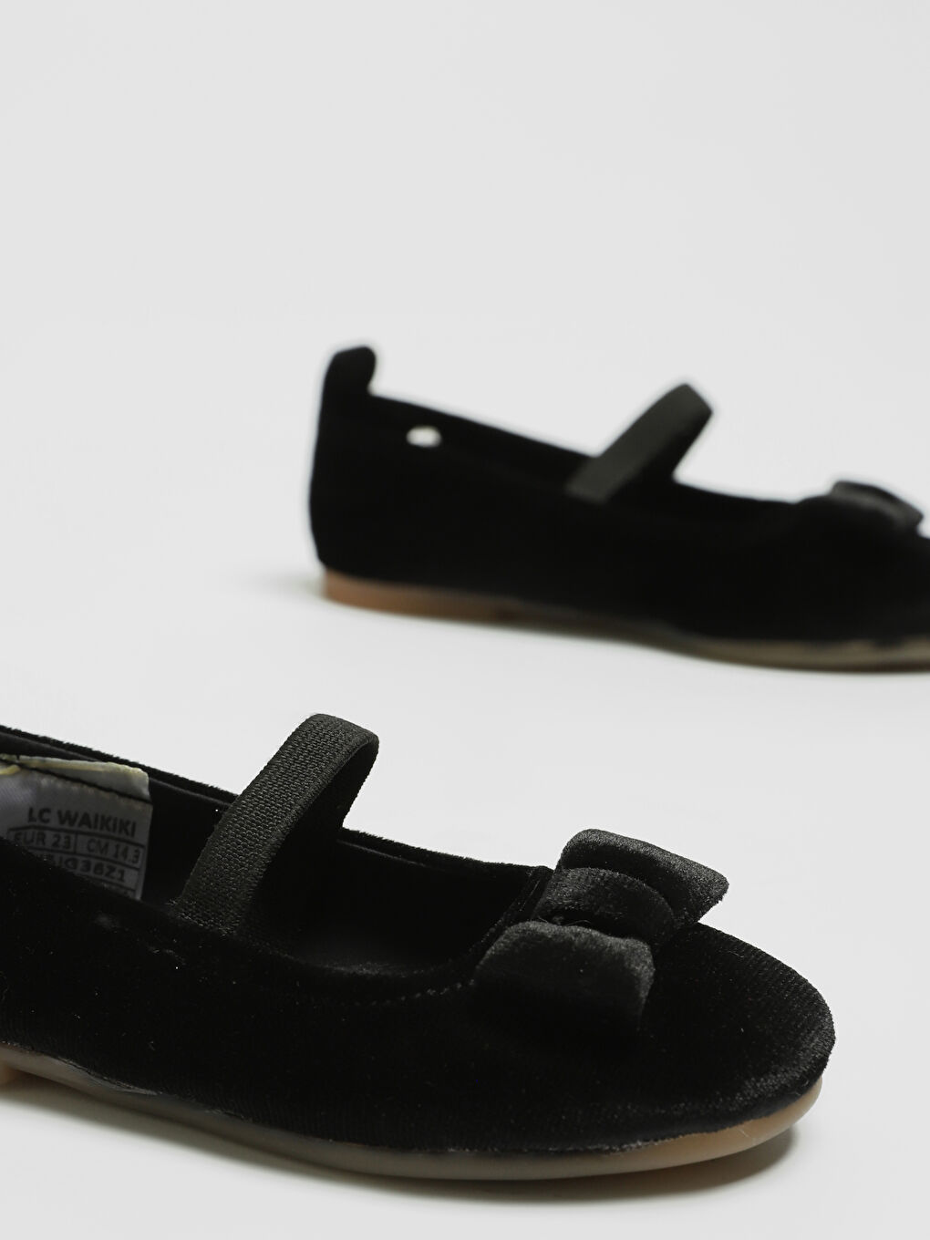 حذاء مسطح للبنات بتفاصيل فيونكة-2