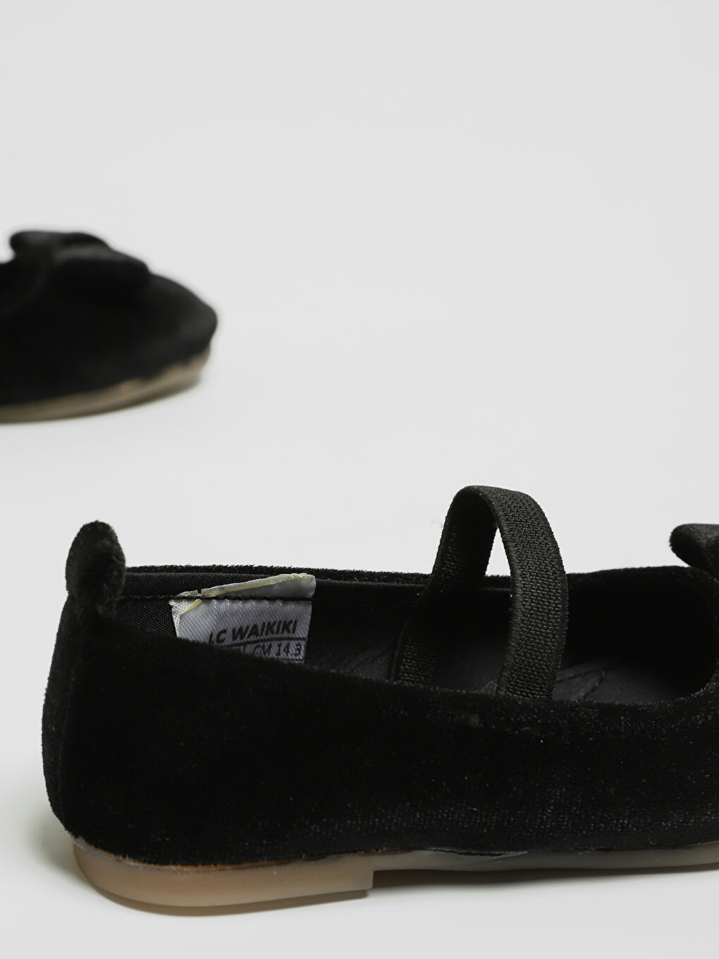 حذاء مسطح للبنات بتفاصيل فيونكة-4