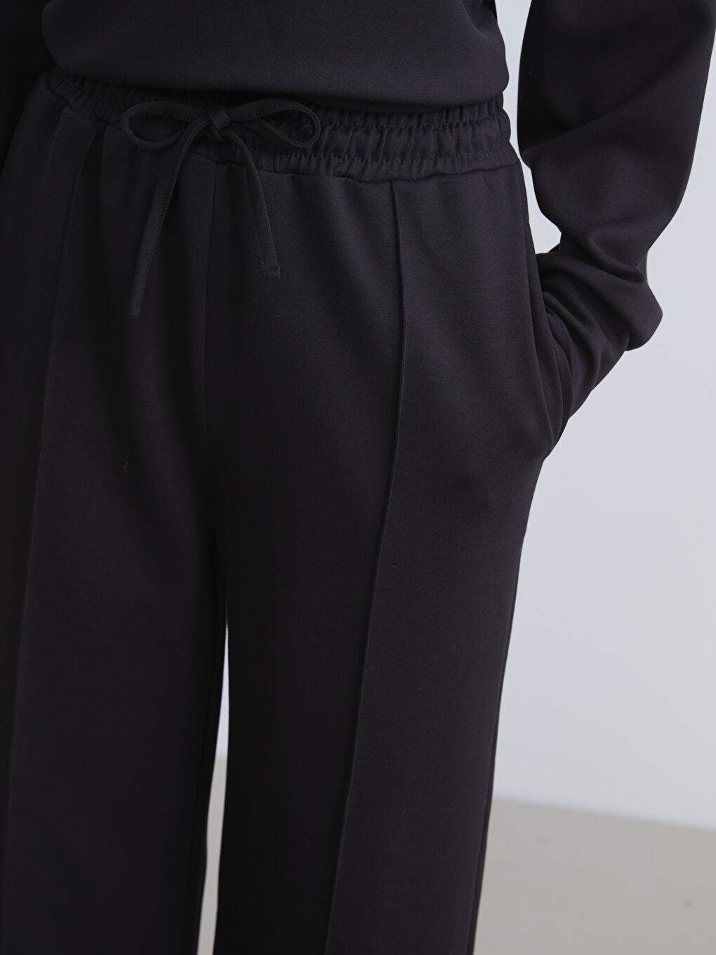 Damen-Sweatpants mit elastischem Bund-1