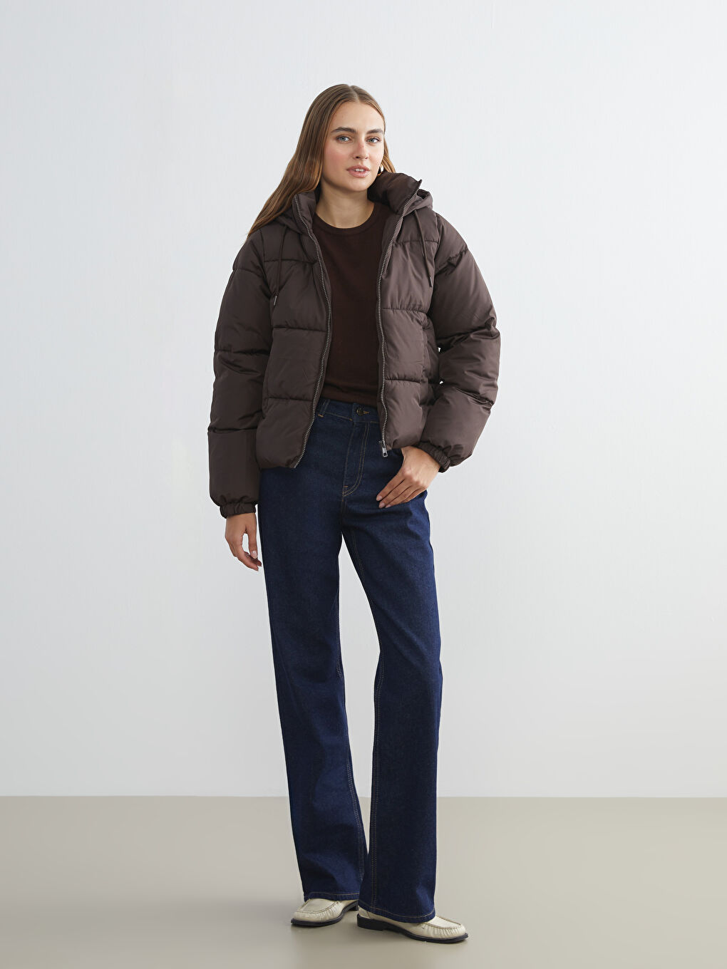 Kahverengi Kapüşonlu Kadın Şişme Mont-1