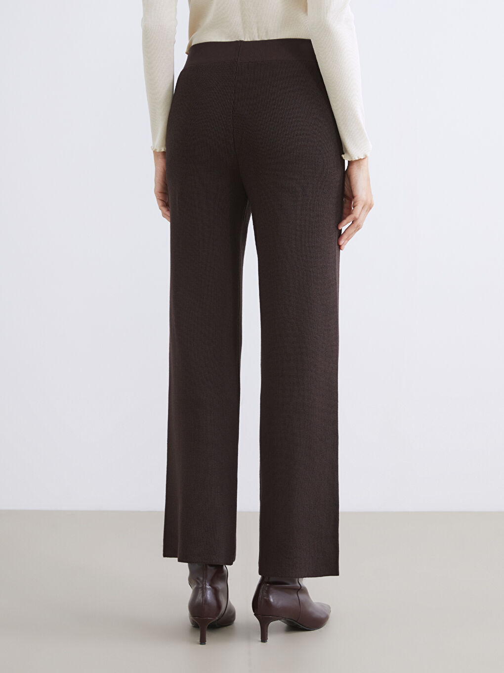 Kahverengi Beli Lastikli Geniş Paça Kadın Triko Pantolon-3