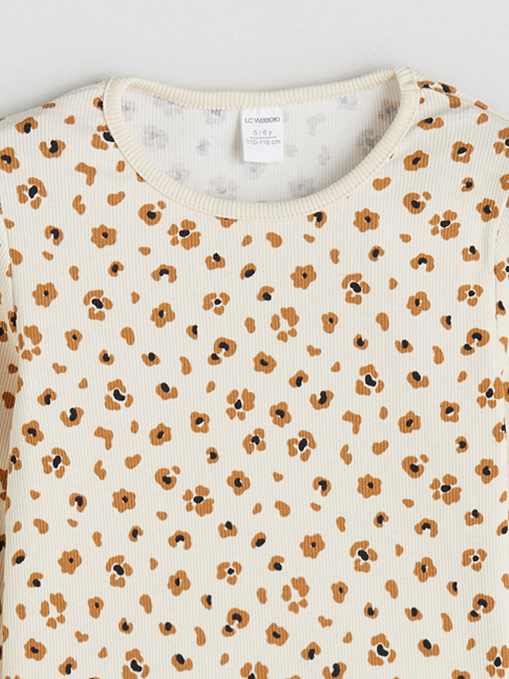 Bej Bisiklet Yaka Çiçekli Kız Çocuk Tişört-2