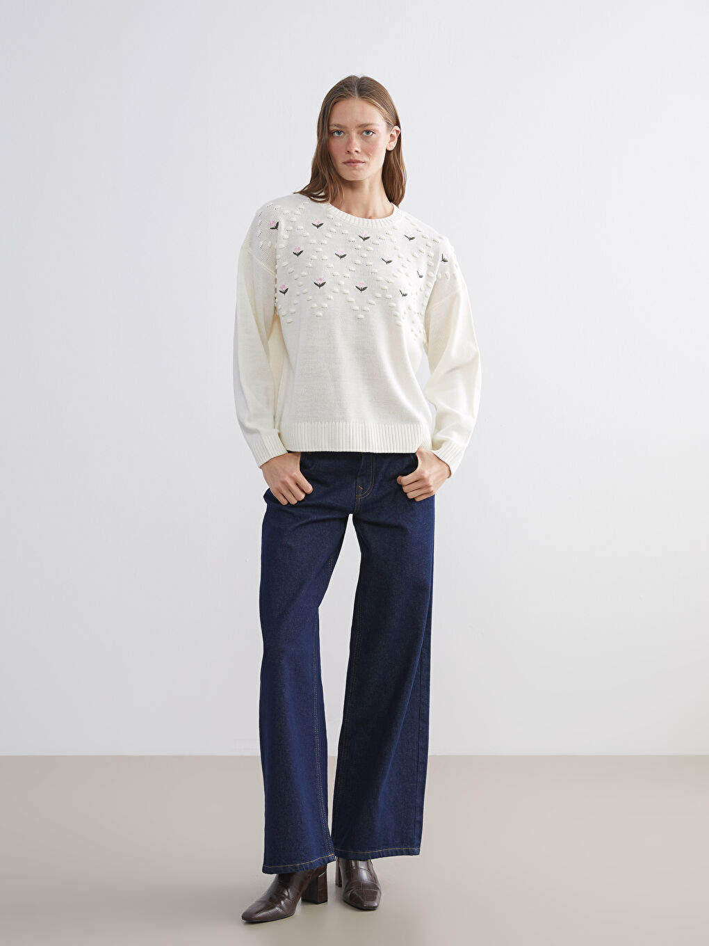 Свитер из трикотажа с круглым вырезом и цветочной вышивкой для Женское-1