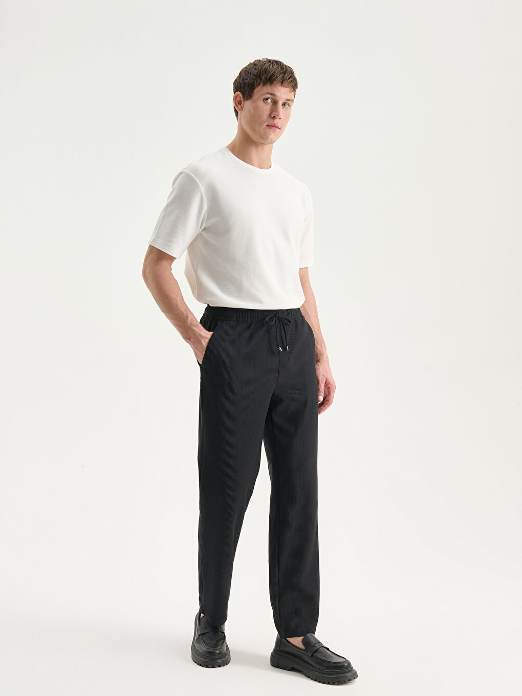 Standard Fit Men's Textured Trousers