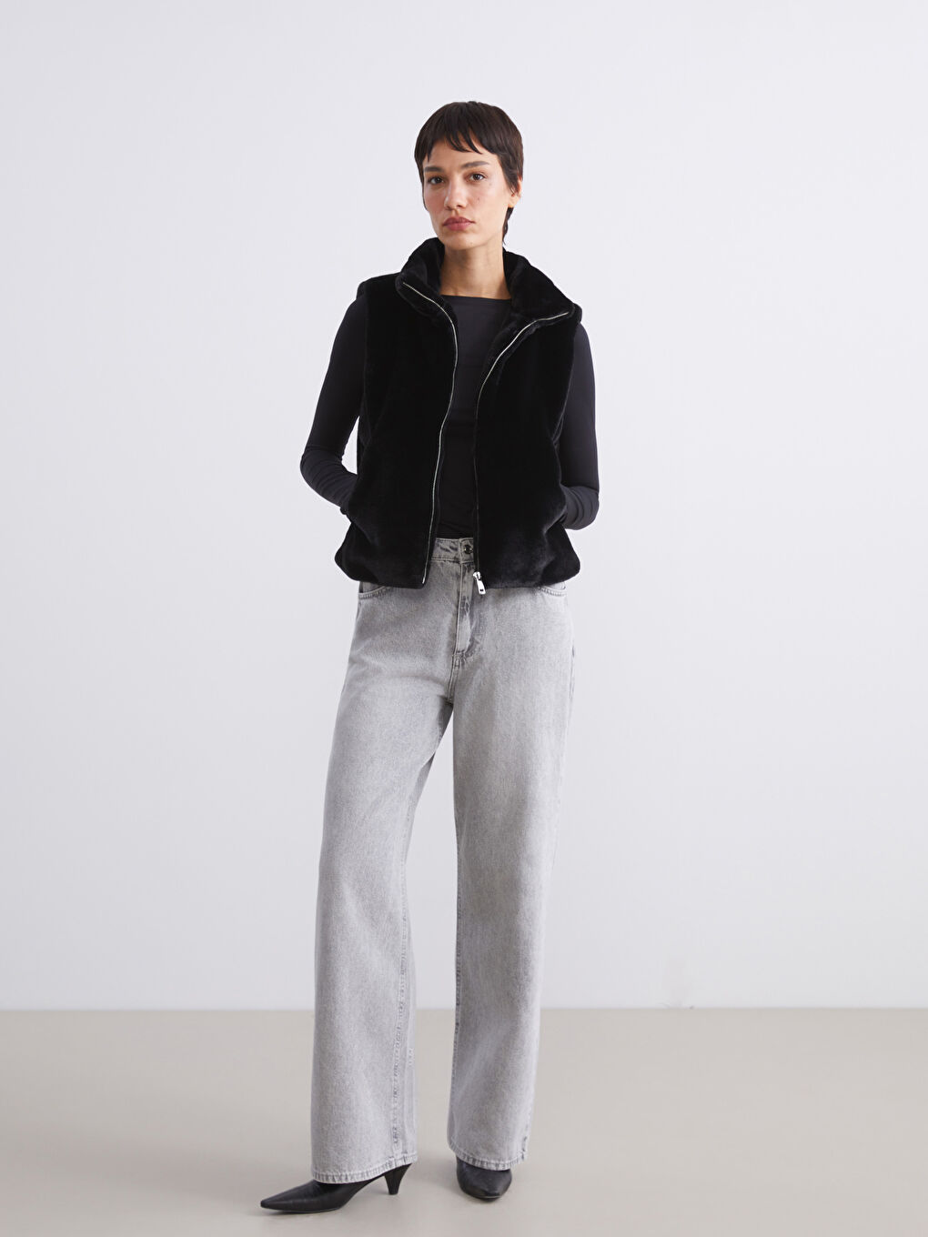 Siyah Dik Yaka Kadın Kürk Yelek-1