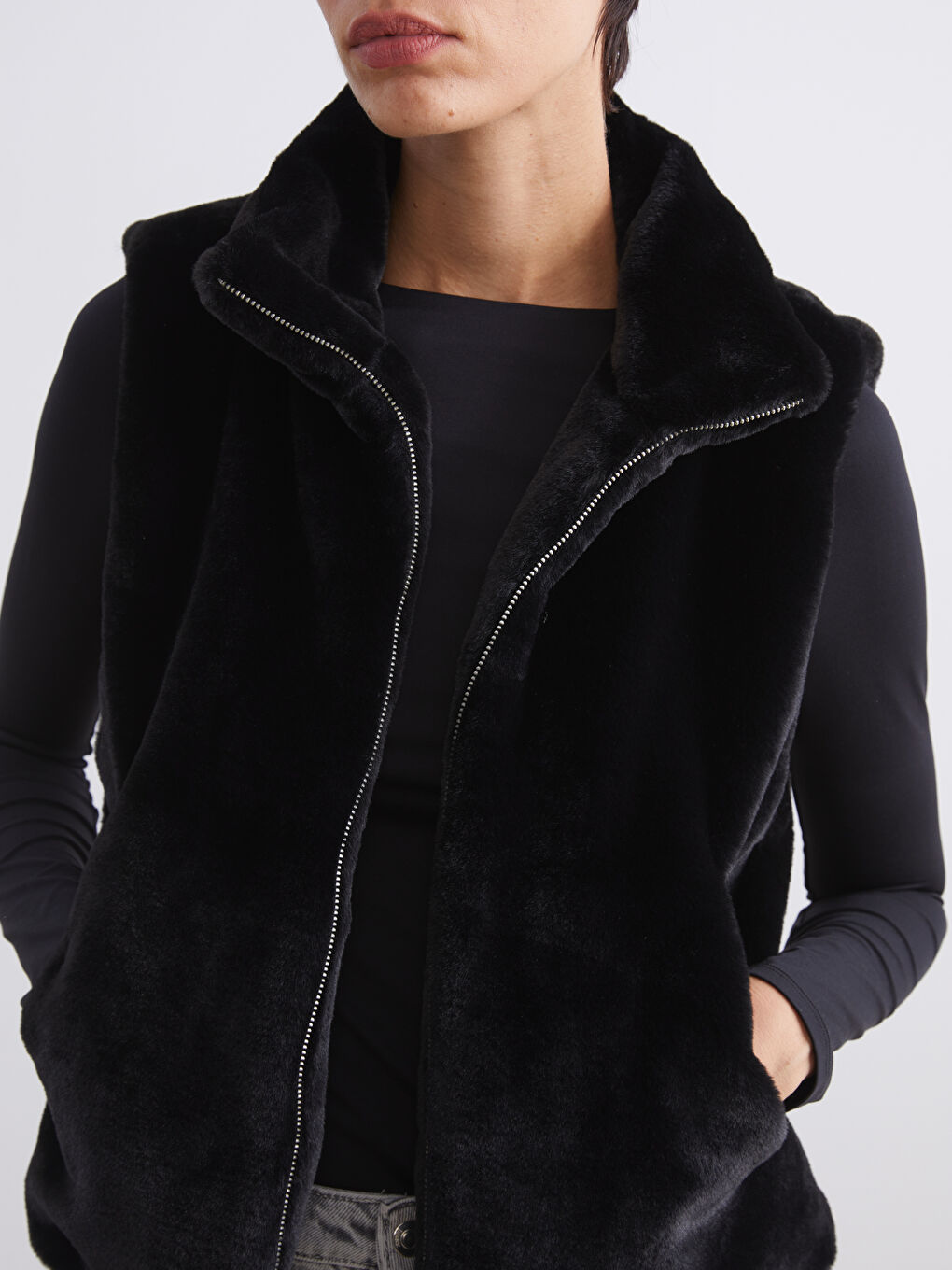 Siyah Dik Yaka Kadın Kürk Yelek-2