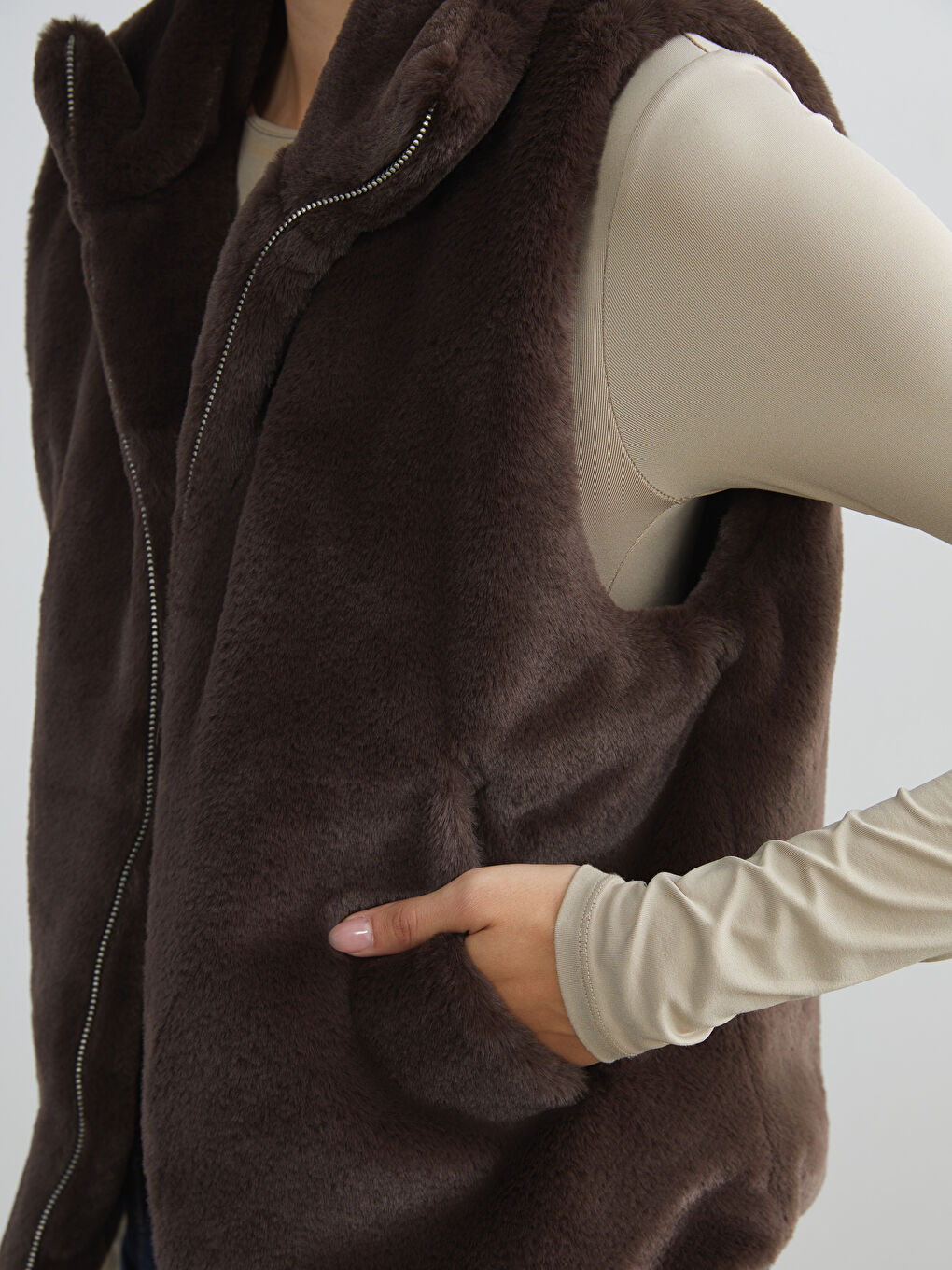 Kahverengi Dik Yaka Kadın Kürk Yelek-2