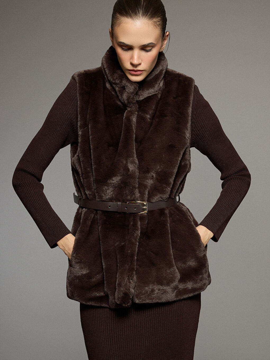 Kahverengi Dik Yaka Beli Kemerli Kadın Kürk Yelek-1