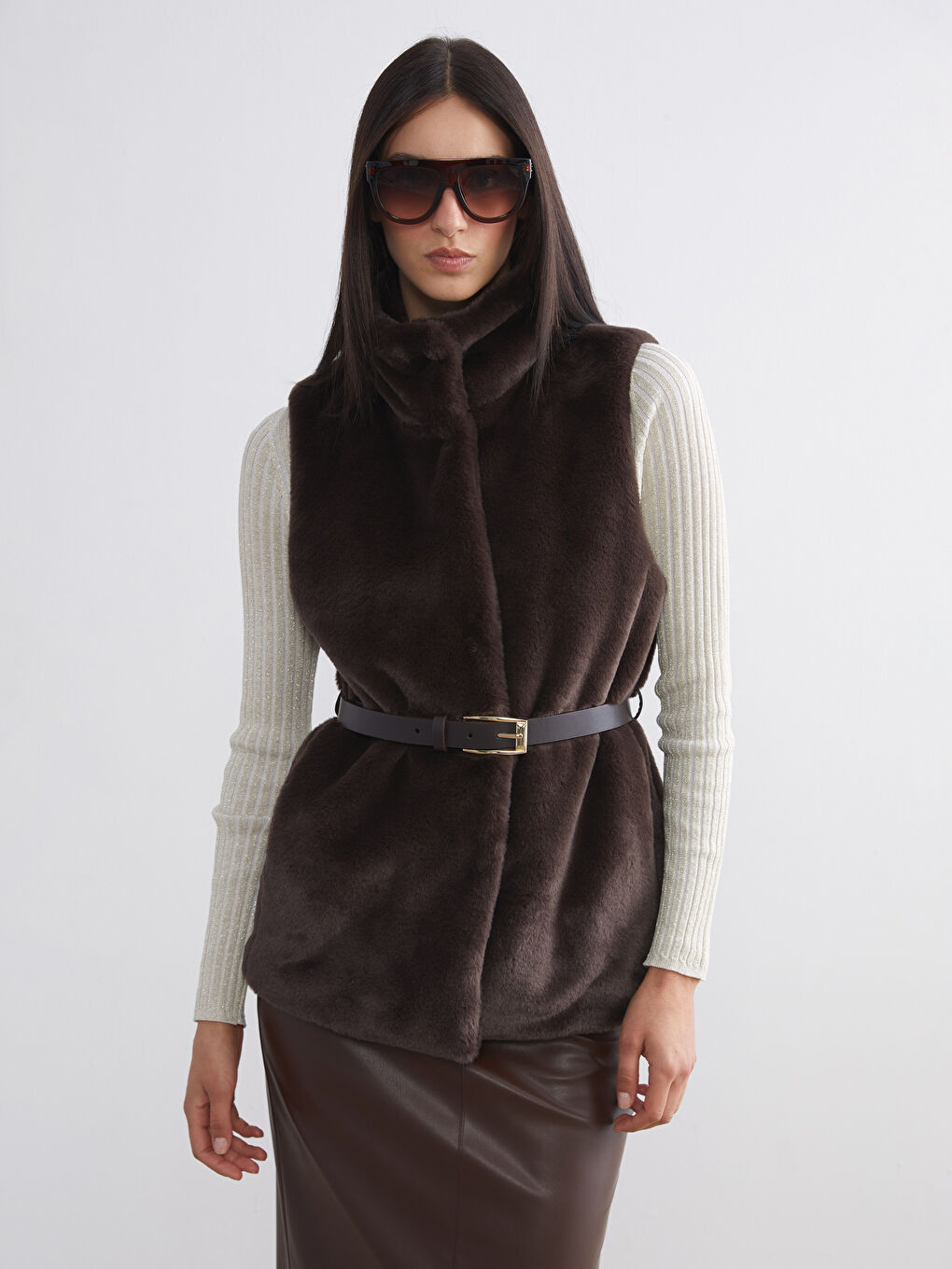 Kahverengi Dik Yaka Beli Kemerli Kadın Kürk Yelek-2