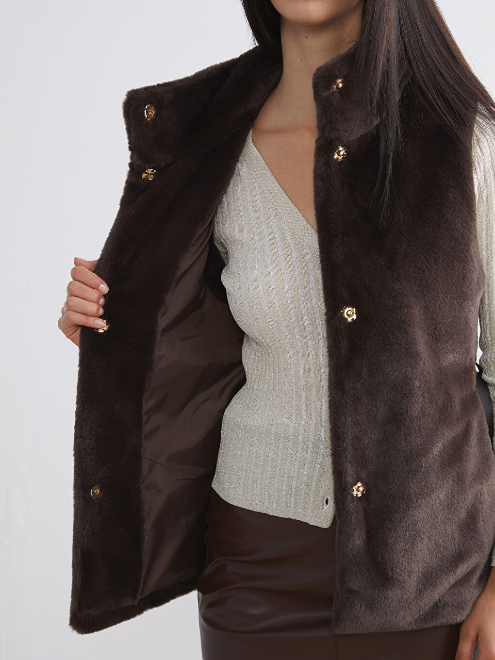 Kahverengi Dik Yaka Beli Kemerli Kadın Kürk Yelek-5