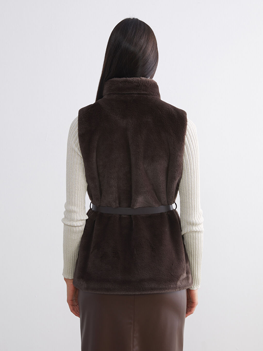 Kahverengi Dik Yaka Beli Kemerli Kadın Kürk Yelek-6