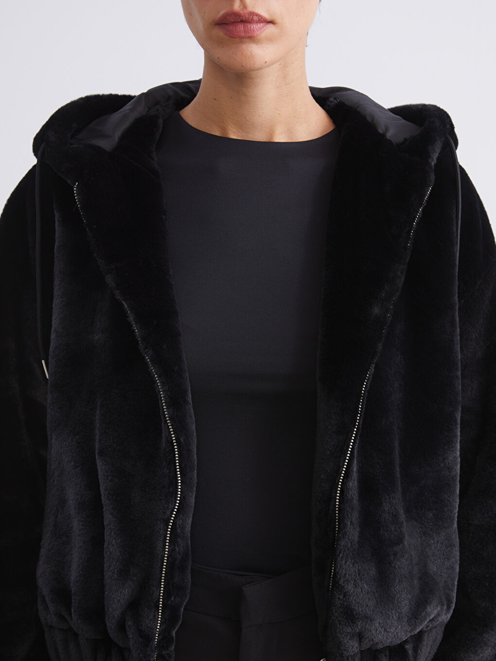 Siyah Kapüşonlu Kadın Kürk Ceket-2