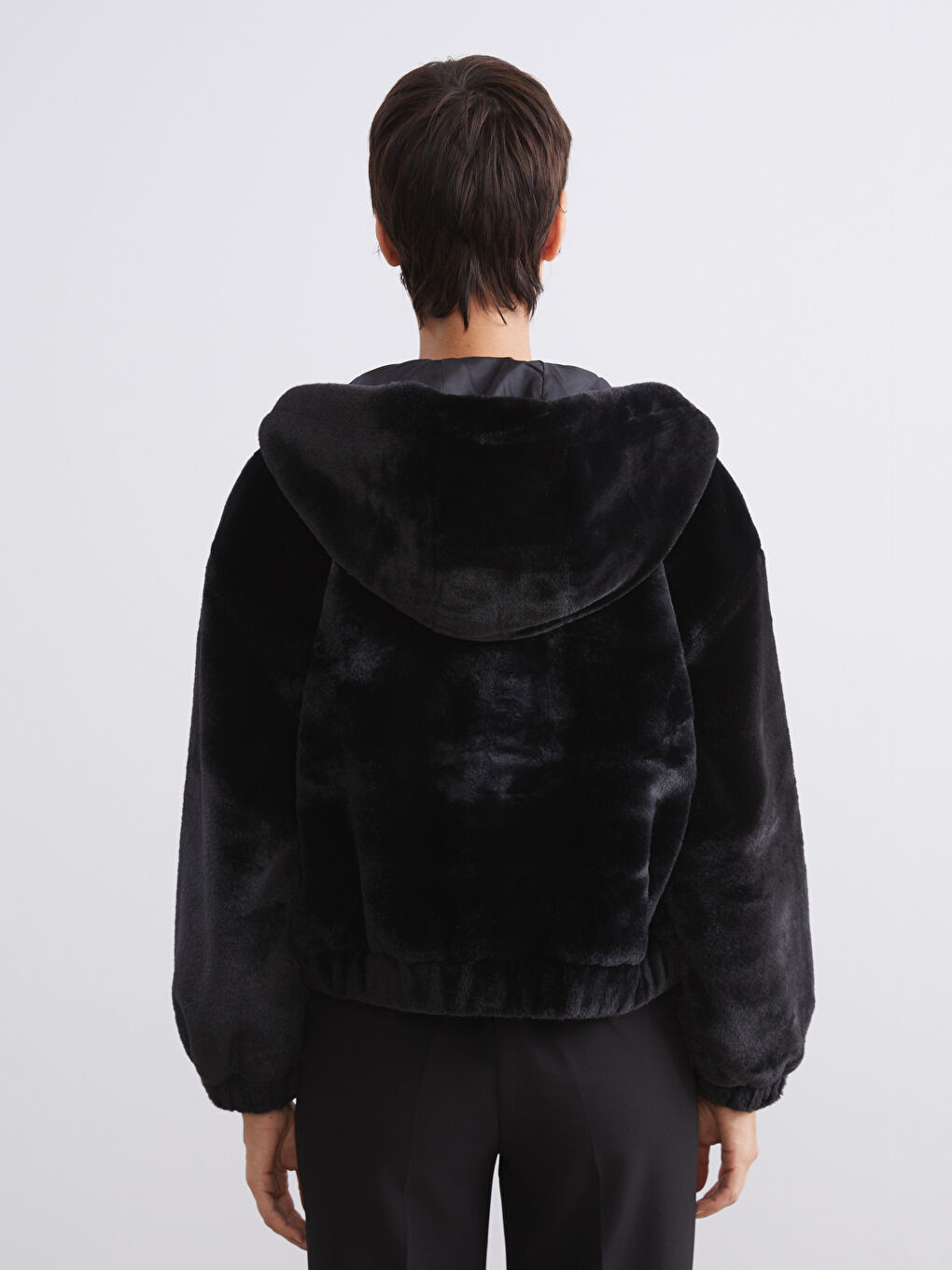 Siyah Kapüşonlu Kadın Kürk Ceket-4