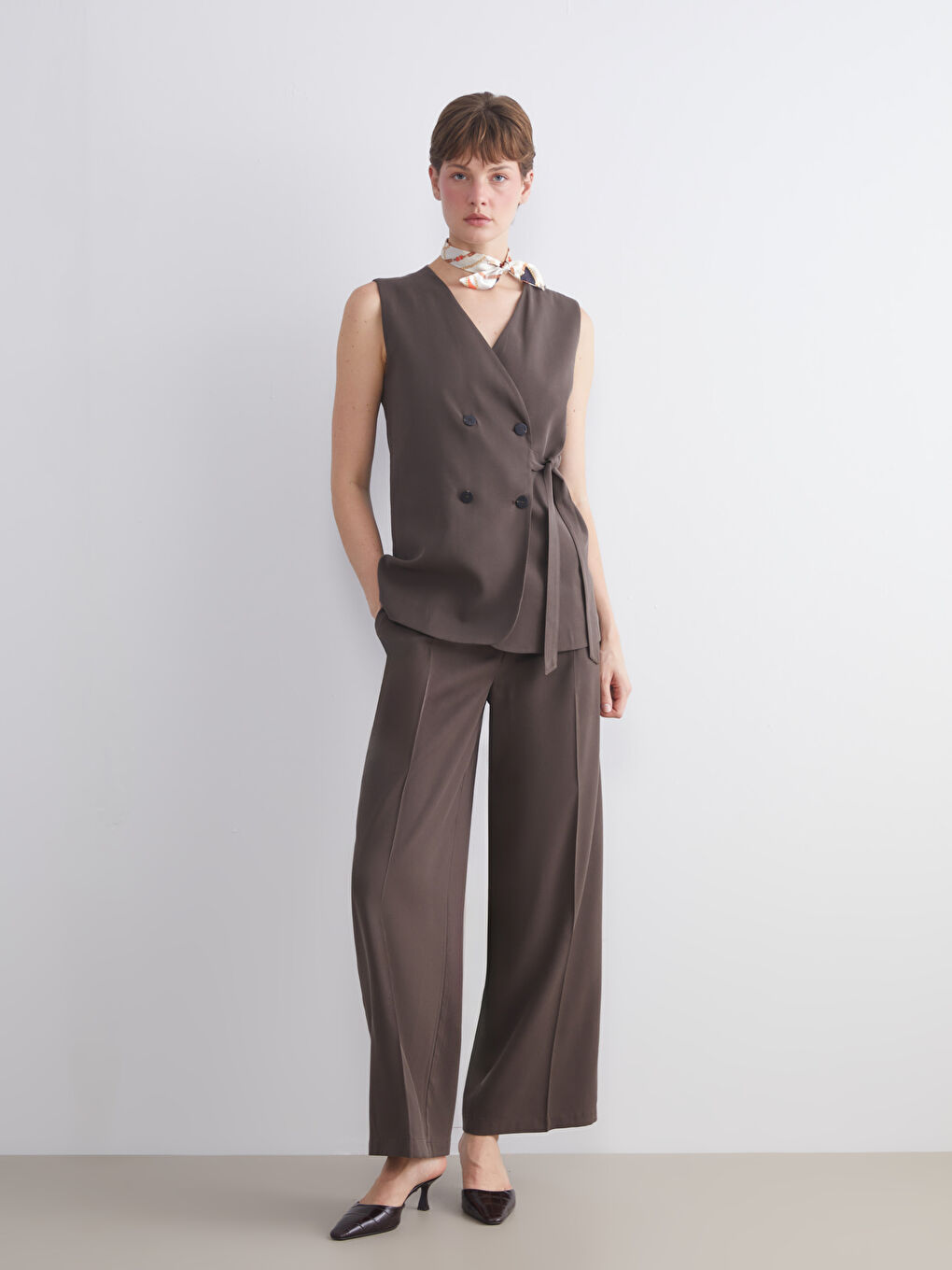 Kahverengi V Yaka Kadın Klasik Yelek-2