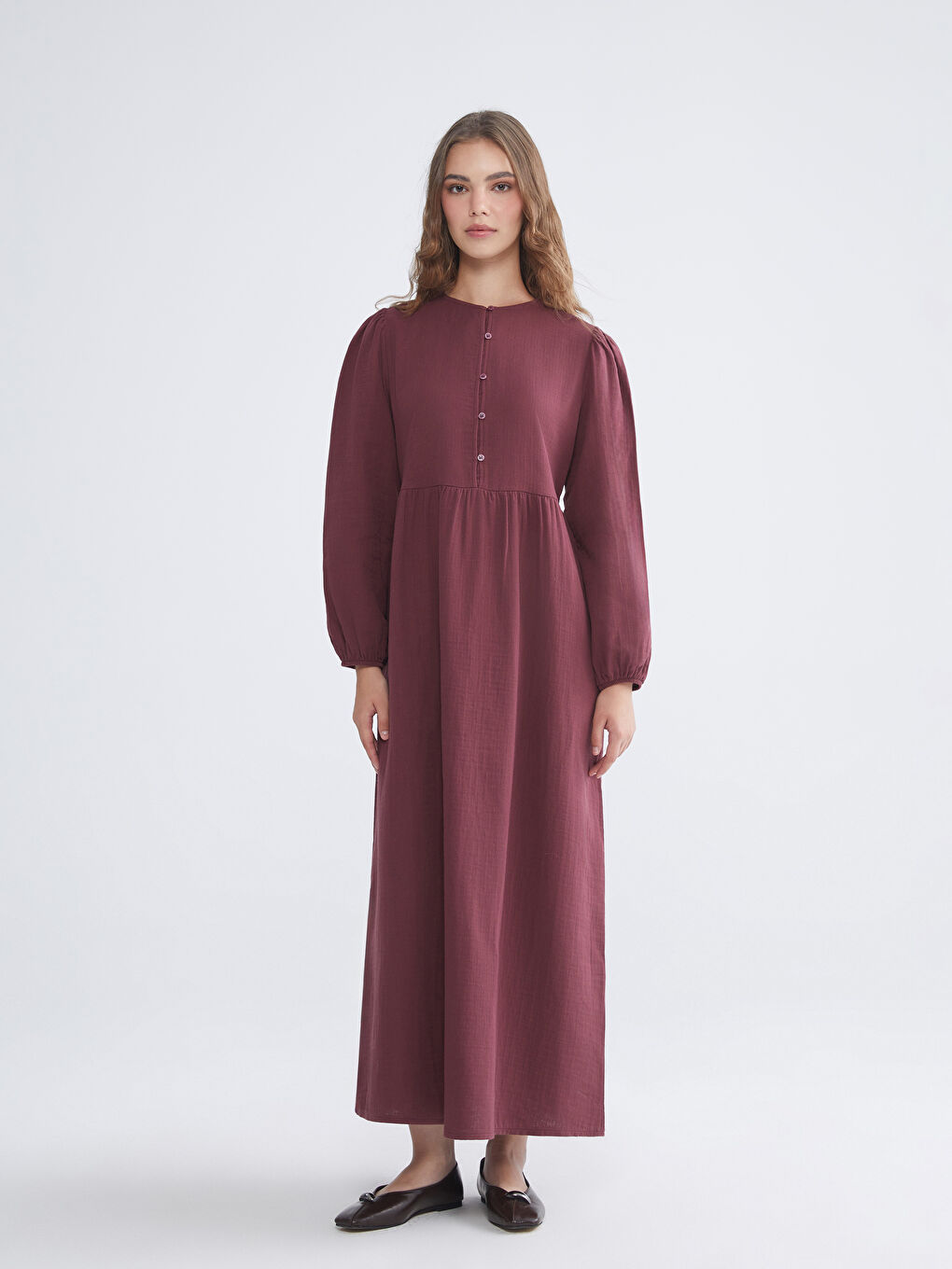 Bordo Bisiklet Yaka Dokulu Müslin Pileli Elbise-1