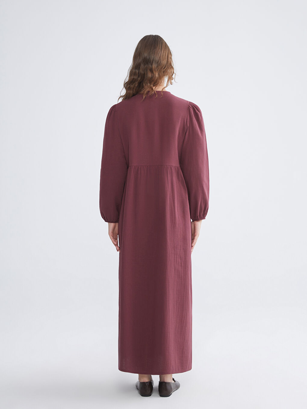 Bordo Bisiklet Yaka Dokulu Müslin Pileli Elbise-3