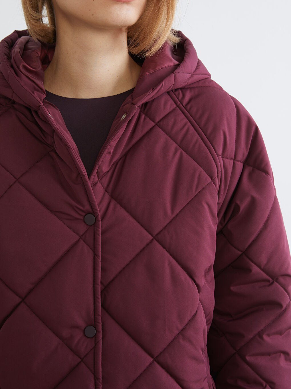 Bordo Kapüşonlu Kapitone Kadın Şişme Mont-2