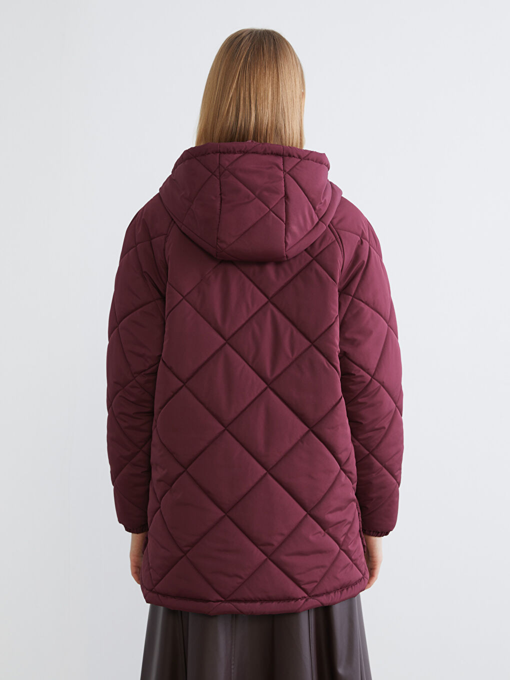 Bordo Kapüşonlu Kapitone Kadın Şişme Mont-3