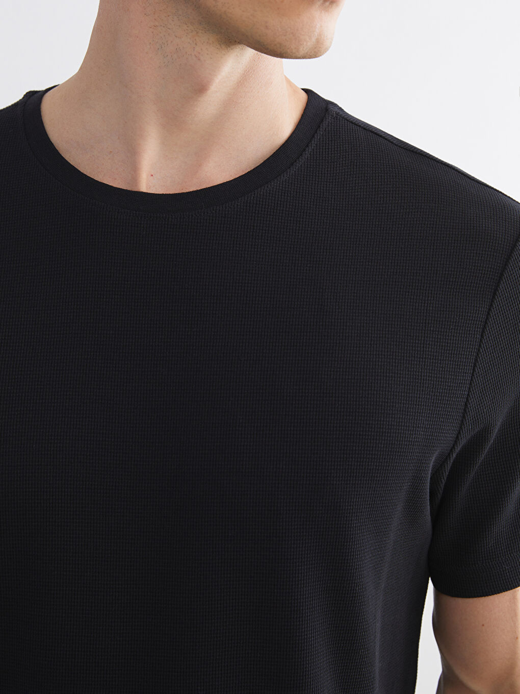 تيشيرت سادة بياقة دائرية للرجال-2