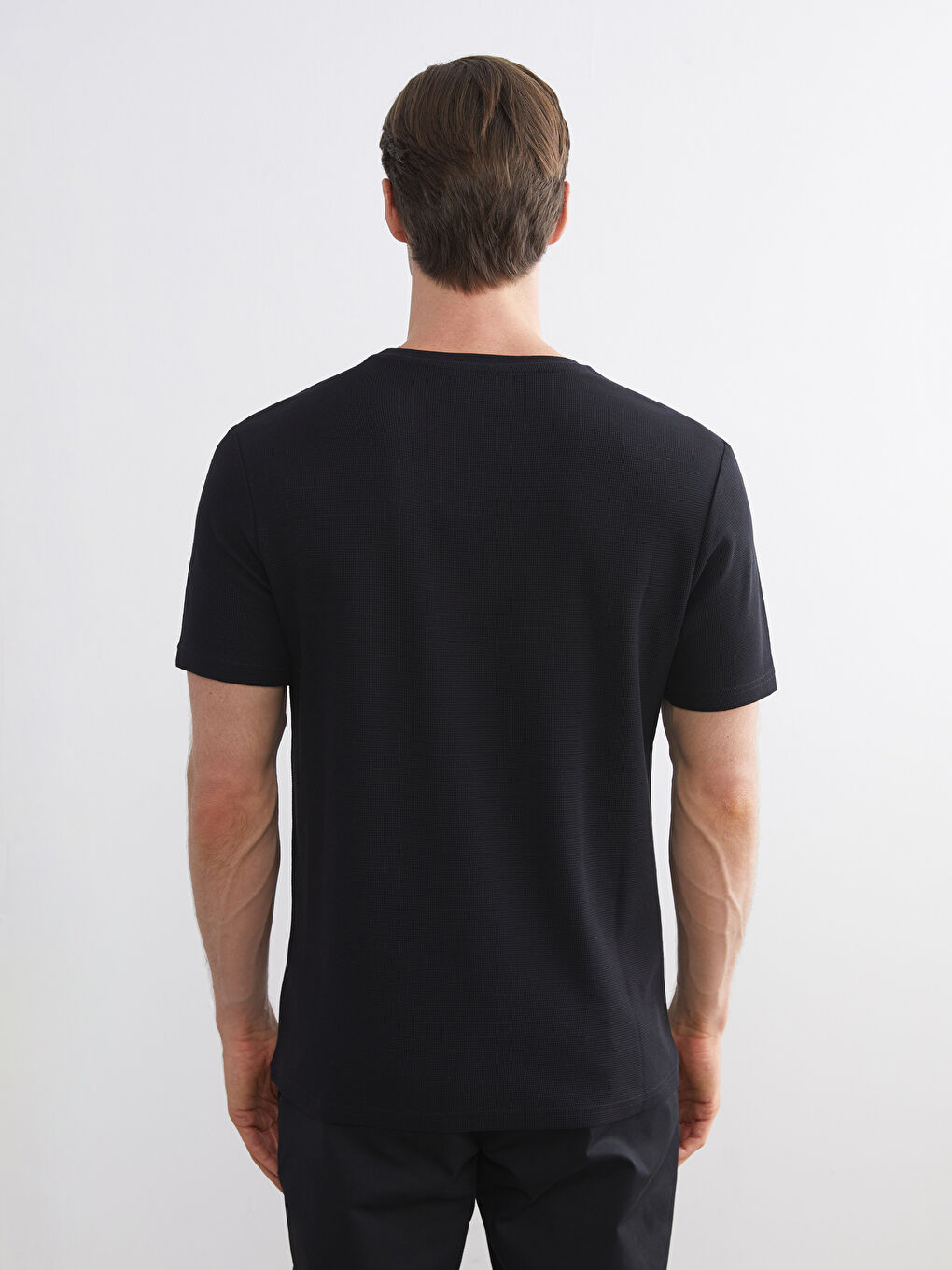 تيشيرت سادة بياقة دائرية للرجال-3