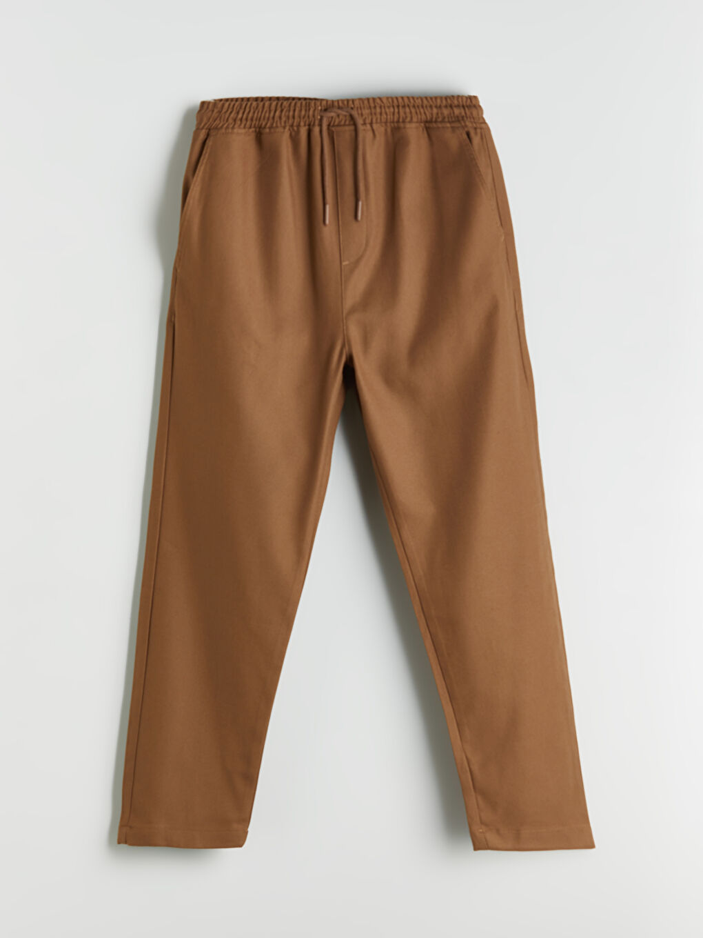Muške chino pantalone klasičnog kroja