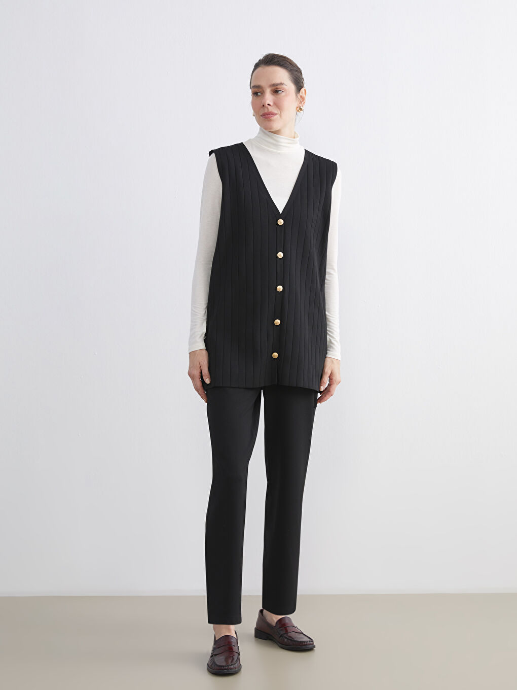 Siyah V Yaka Kadın Triko Yelek-2