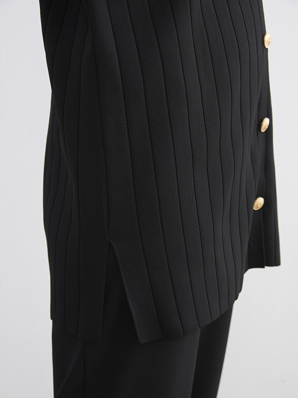 Siyah V Yaka Kadın Triko Yelek-3