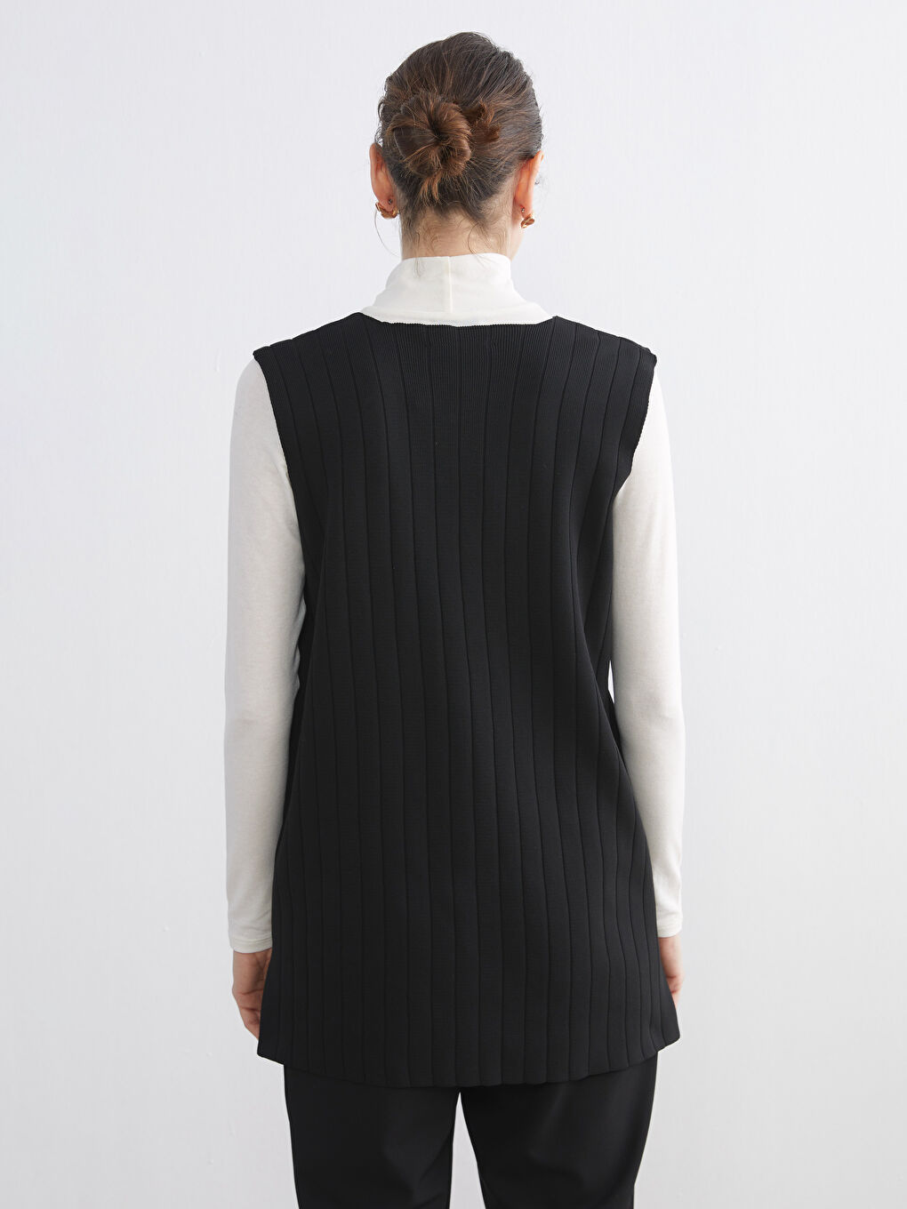 Siyah V Yaka Kadın Triko Yelek-4