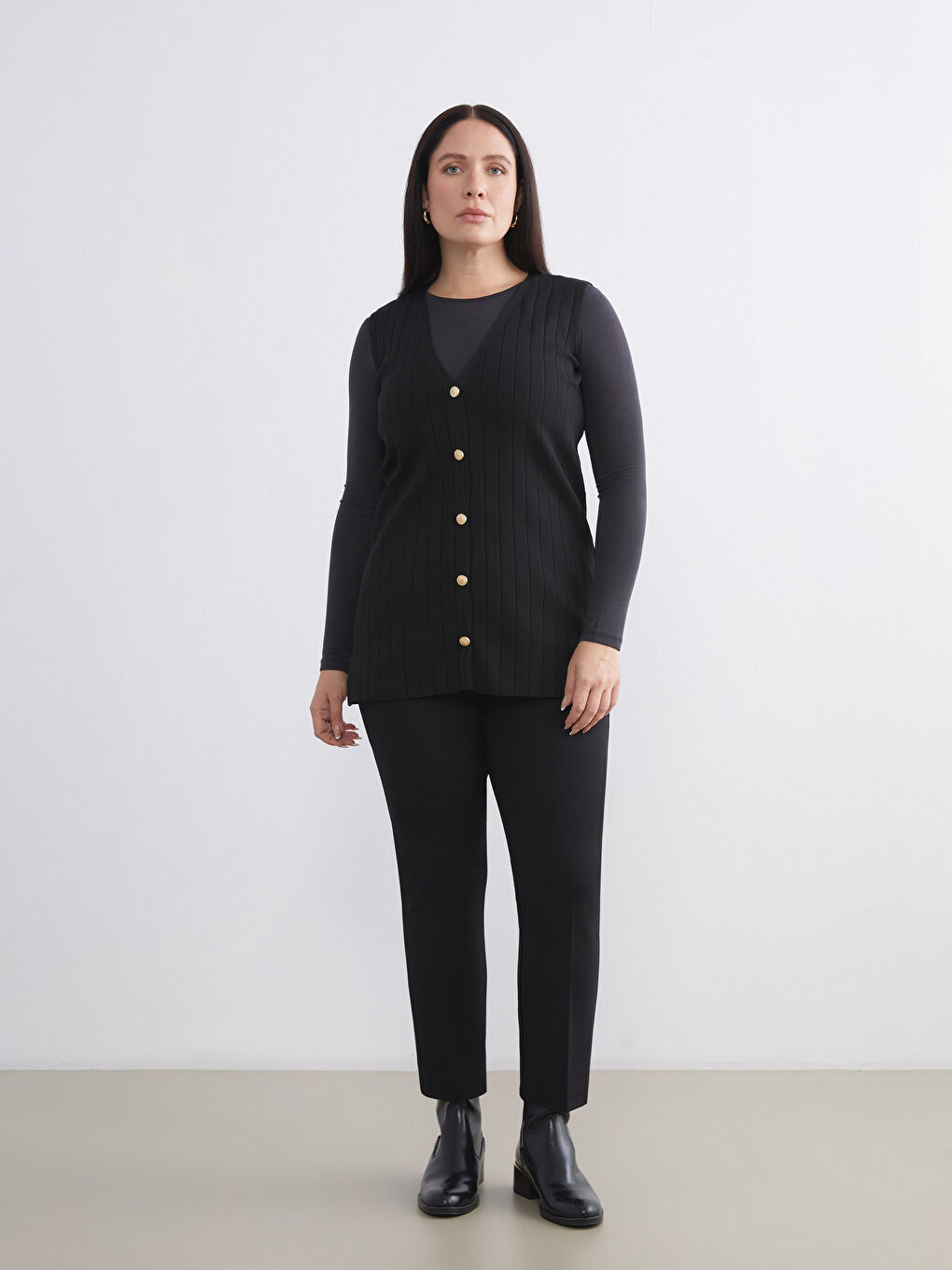 Siyah V Yaka Kadın Triko Yelek-5