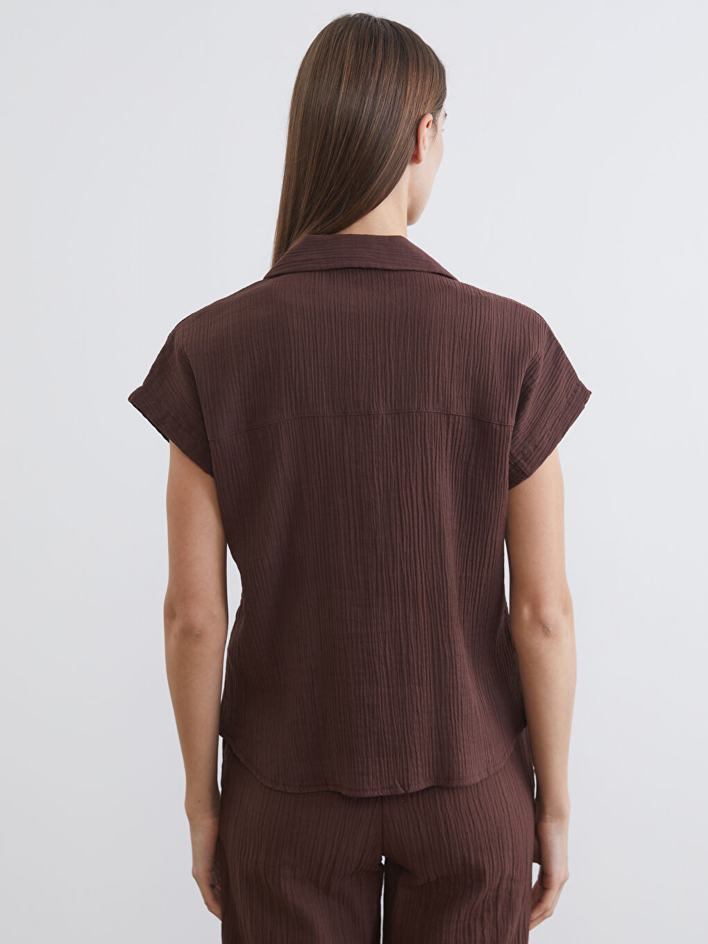 Kahverengi Dokulu Müslin Kadın Gömlek-5