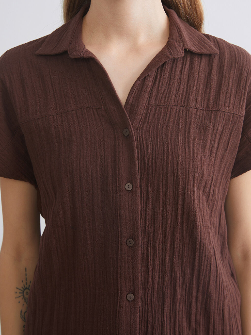 Kahverengi Dokulu Müslin Kadın Gömlek-4