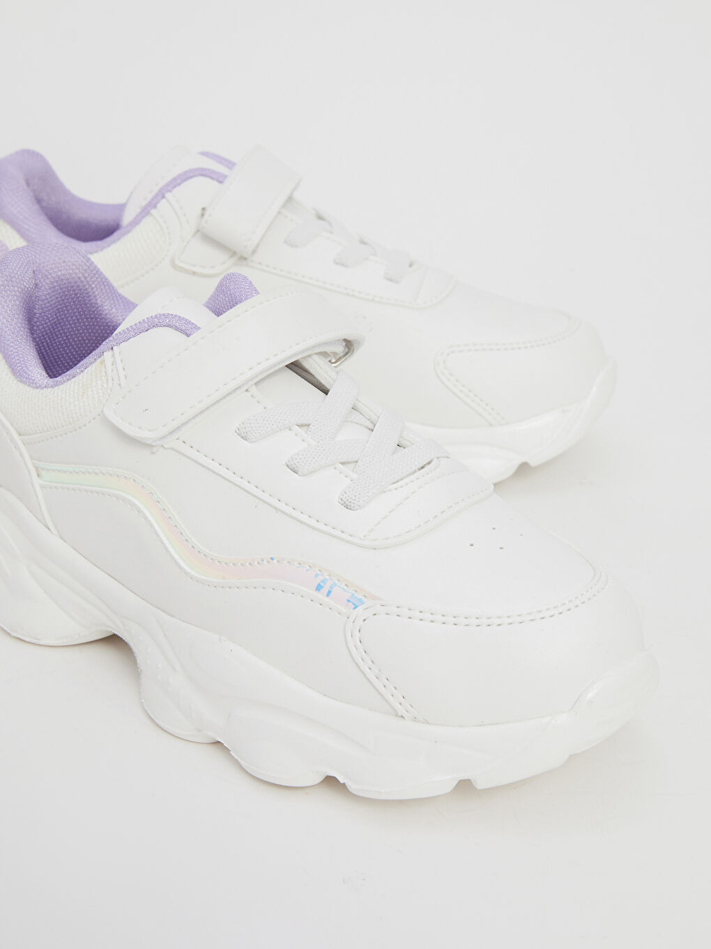 Beyaz Bağcık ve Cırt Cırtlı Kız Çocuk Spor Ayakkabı-2