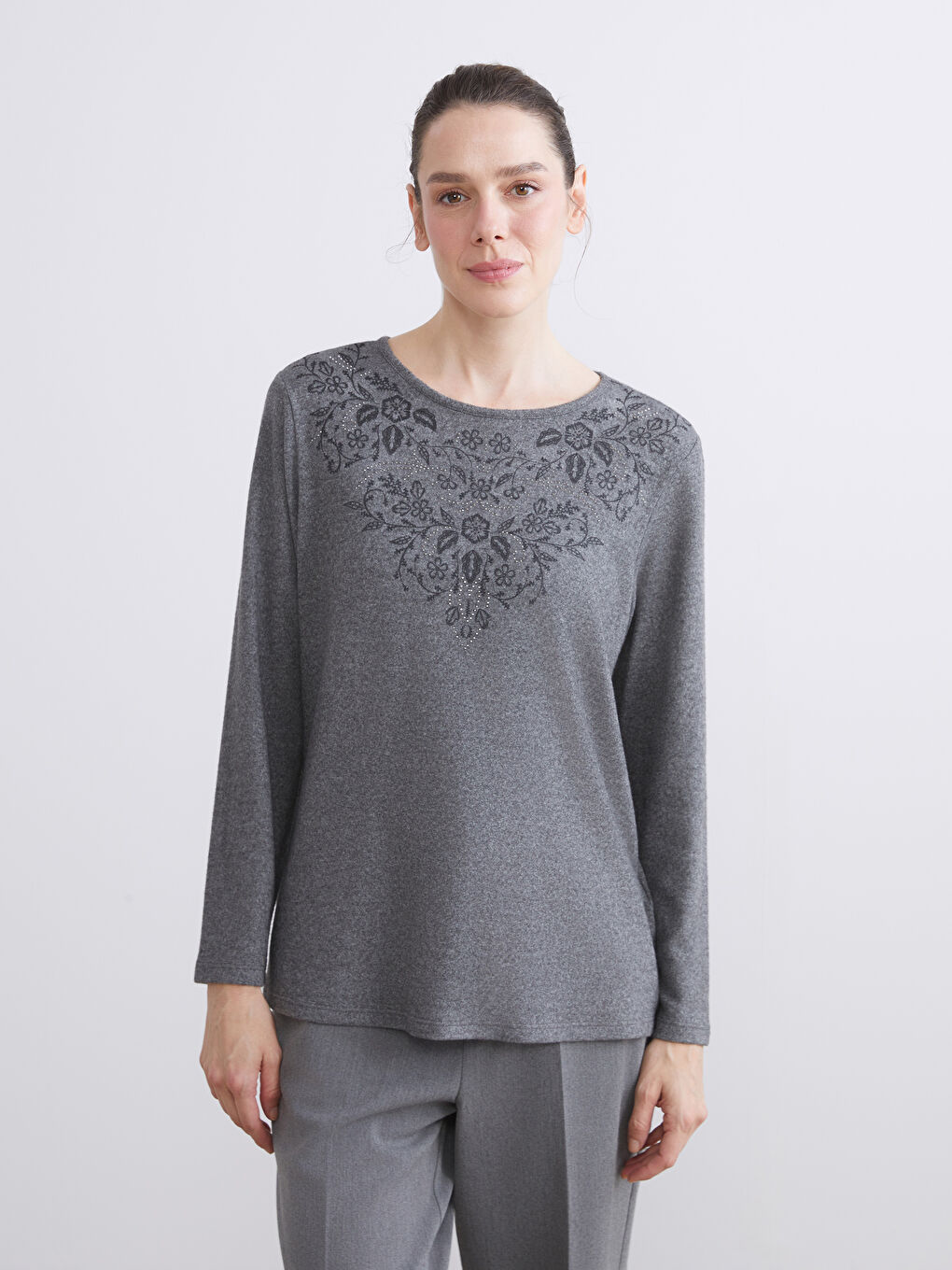 Antrasit Bisiklet Yaka Çiçek Nakışlı Bluz