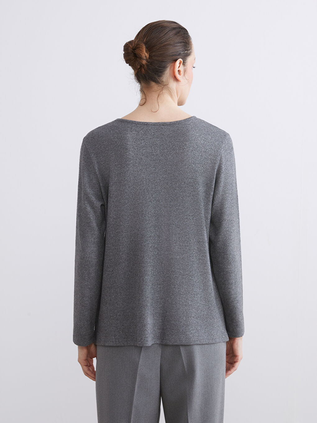 Antrasit Bisiklet Yaka Çiçek Nakışlı Bluz-3