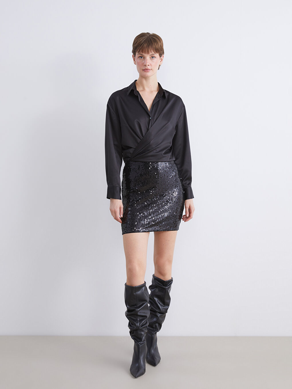 Slim Fit Sequined Mini Skirt