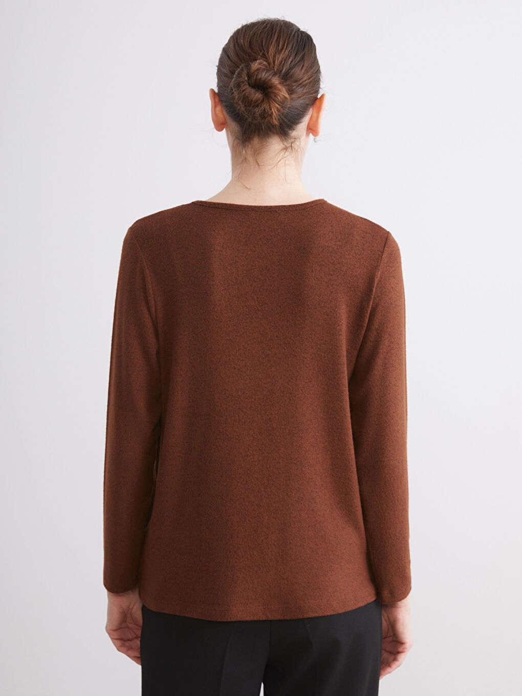 Kahverengi Bisiklet Yaka Desenli Kadın Tişört-3