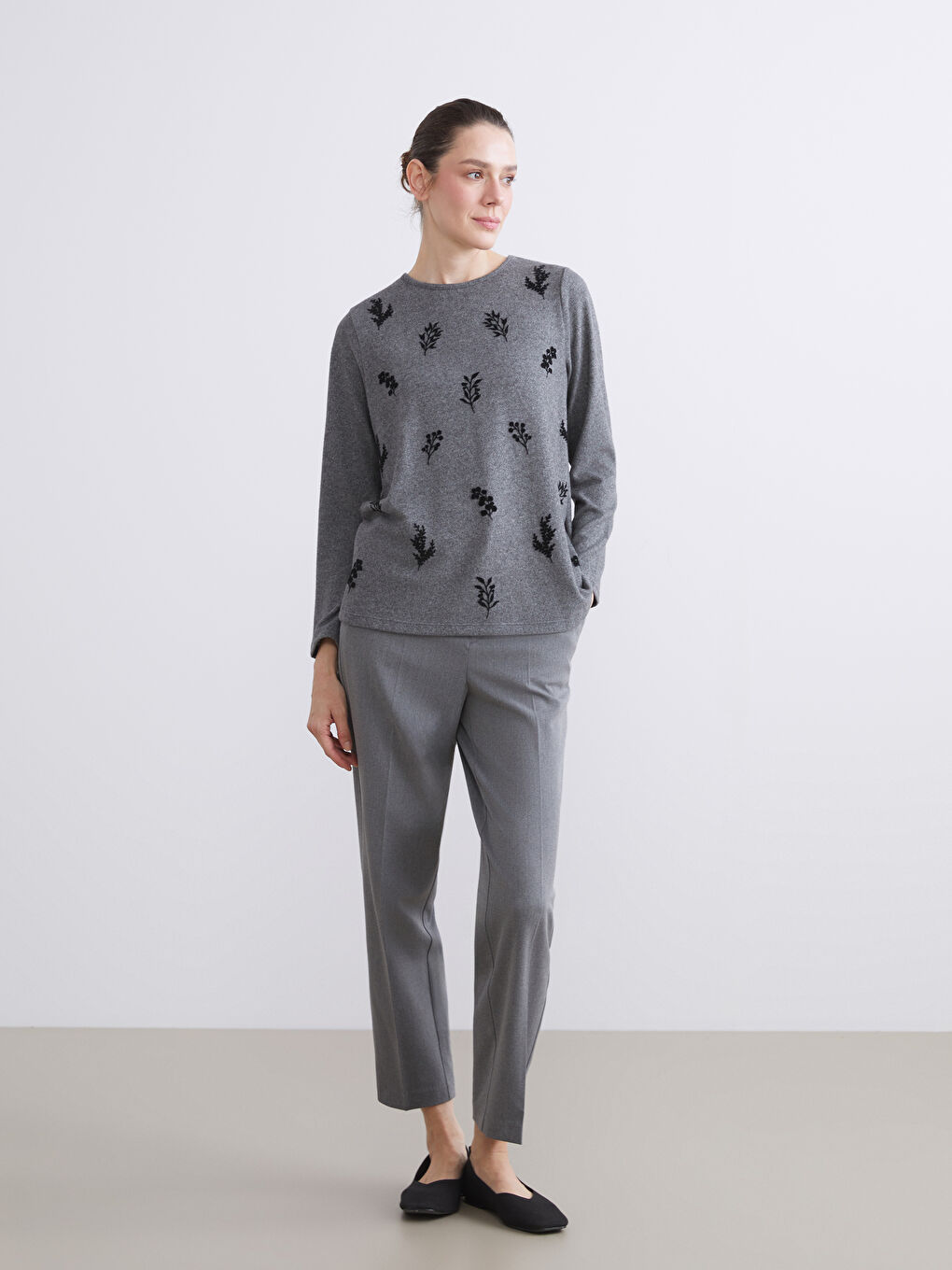 Antrasit Bisiklet Yaka Desenli Kadın Tişört-1