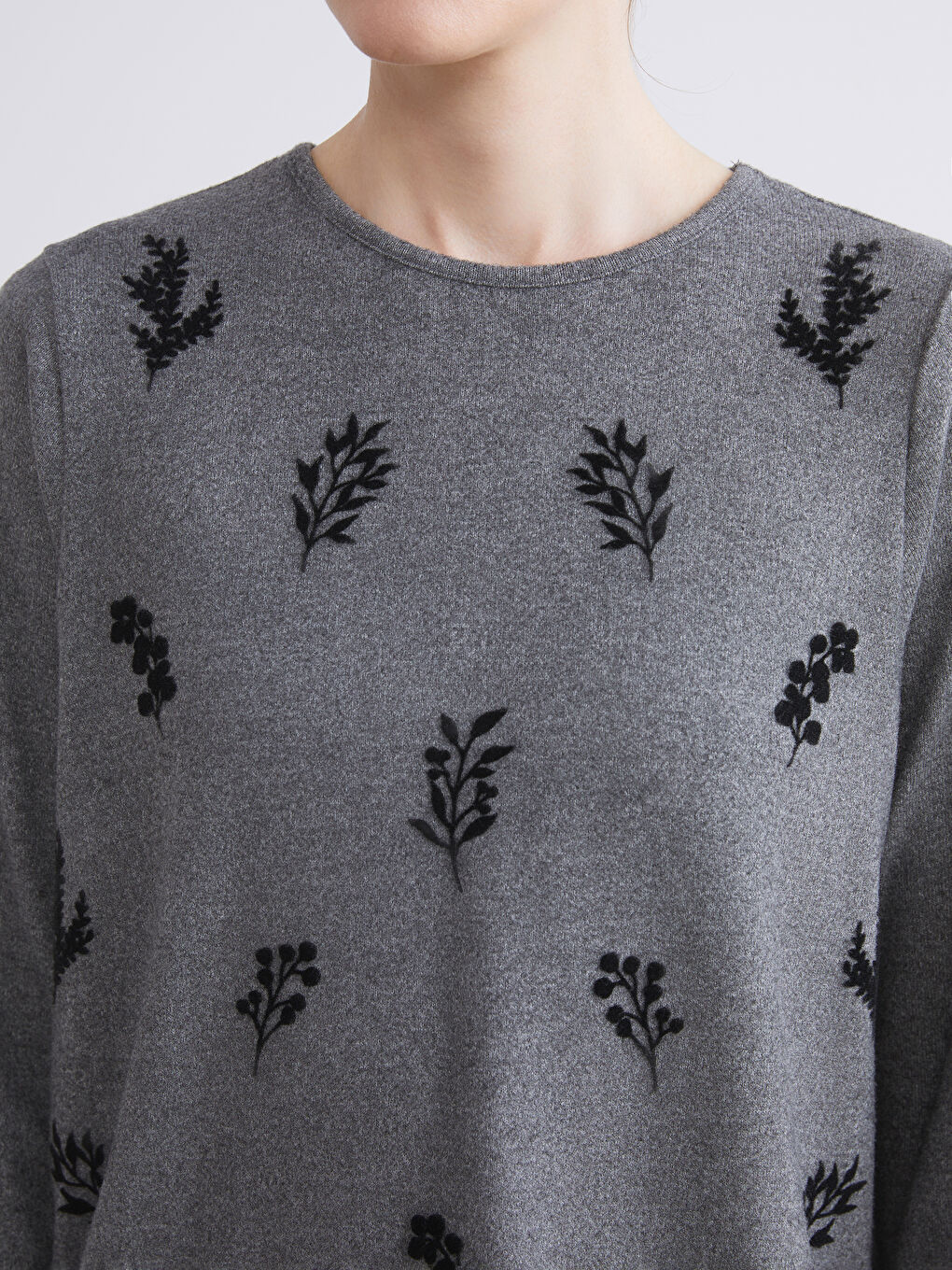 Antrasit Bisiklet Yaka Desenli Kadın Tişört-2