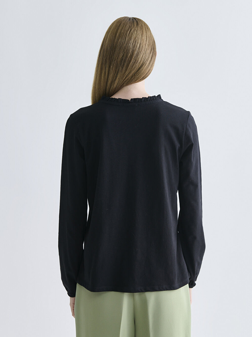 Siyah Fırfırlı Bisiklet Yaka Bluz-3