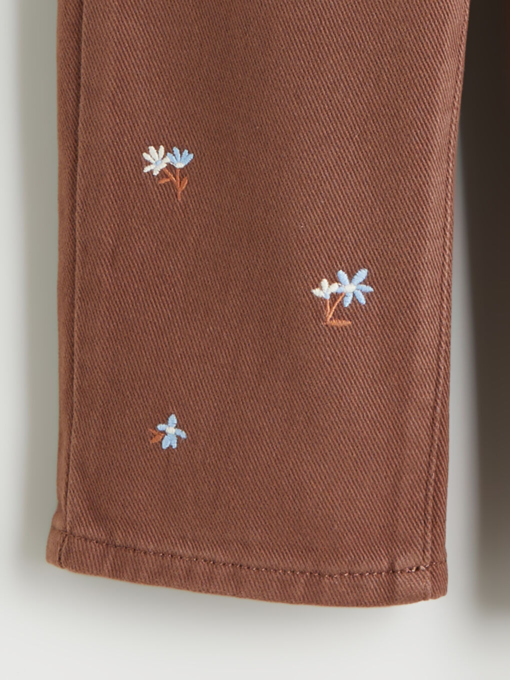 Kahverengi Beli Lastikli Çiçekli Kız Çocuk Pantolon-1