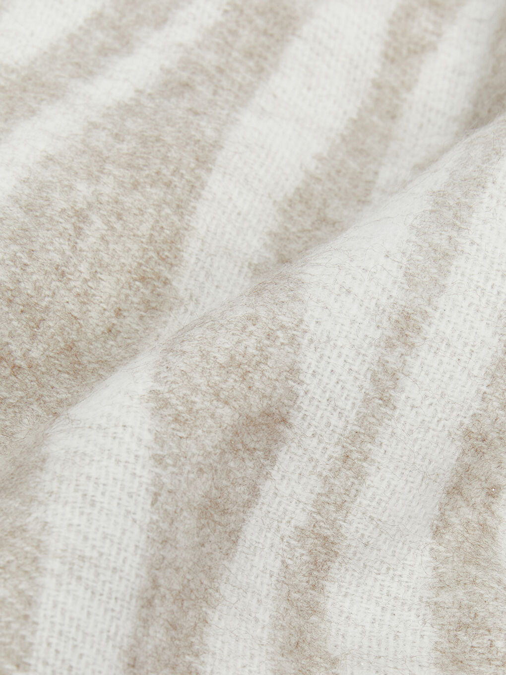 Bej Zebra Desenli Püsküllü Kadın Atkı-6