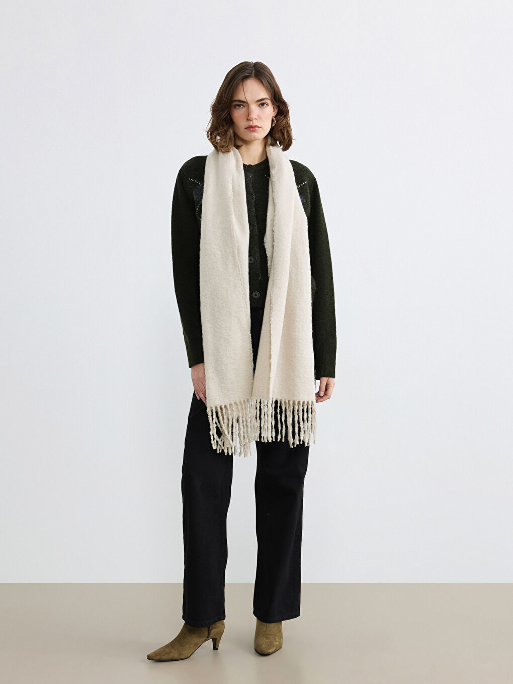 Ekru Püsküllü Kadın Atkı-1