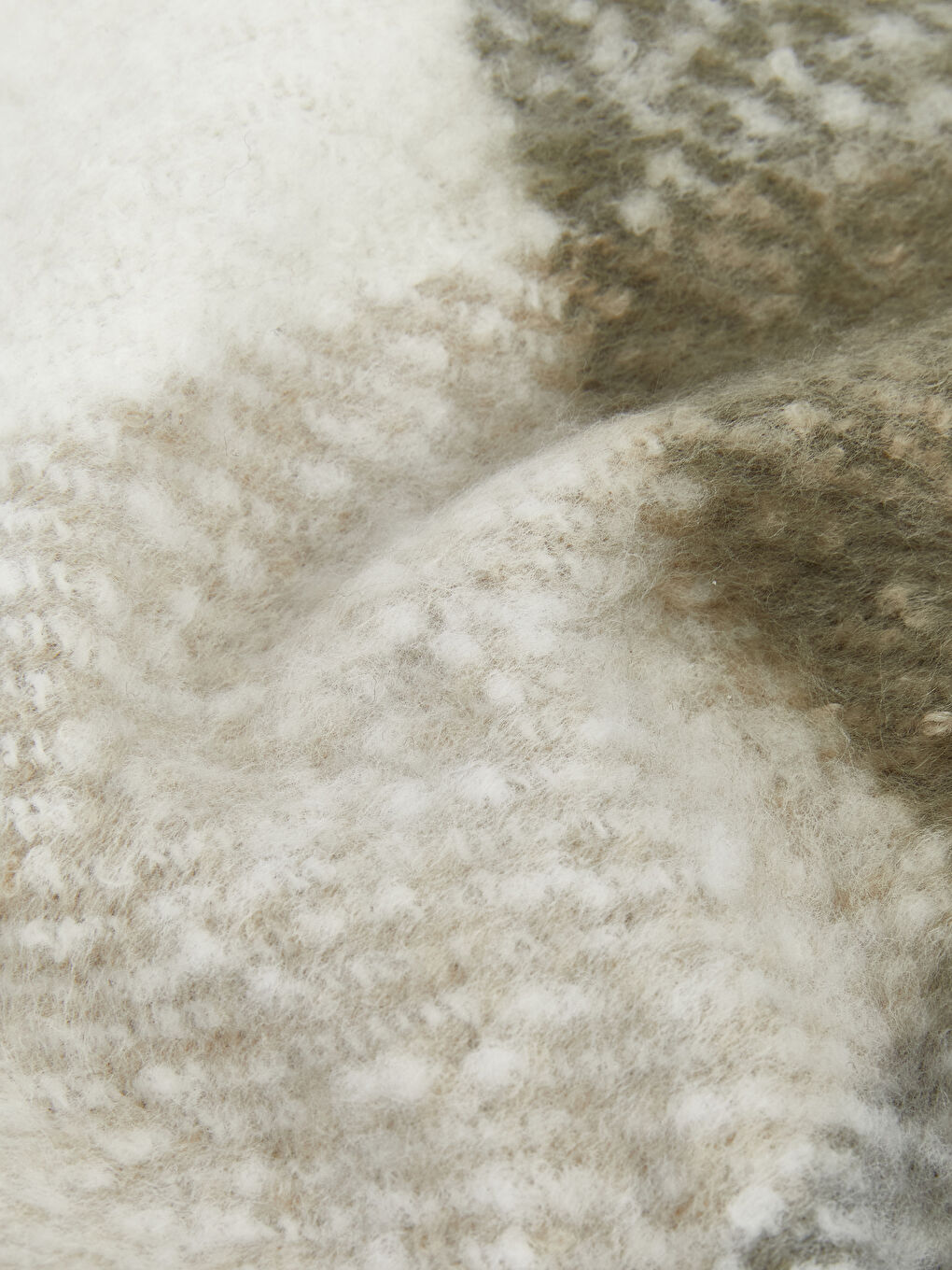 Yeşil Püskül Detaylı Ekose Desenli Kadın Atkı-2