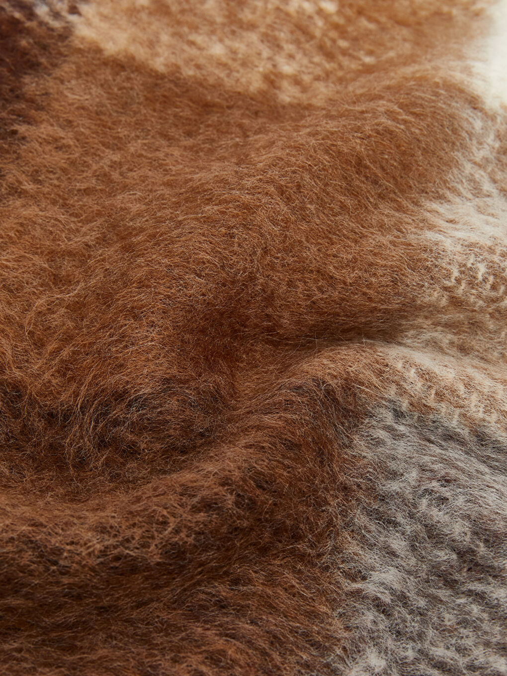 Kahverengi Saçaklı Ekose Desenli Kadın Atkı-2