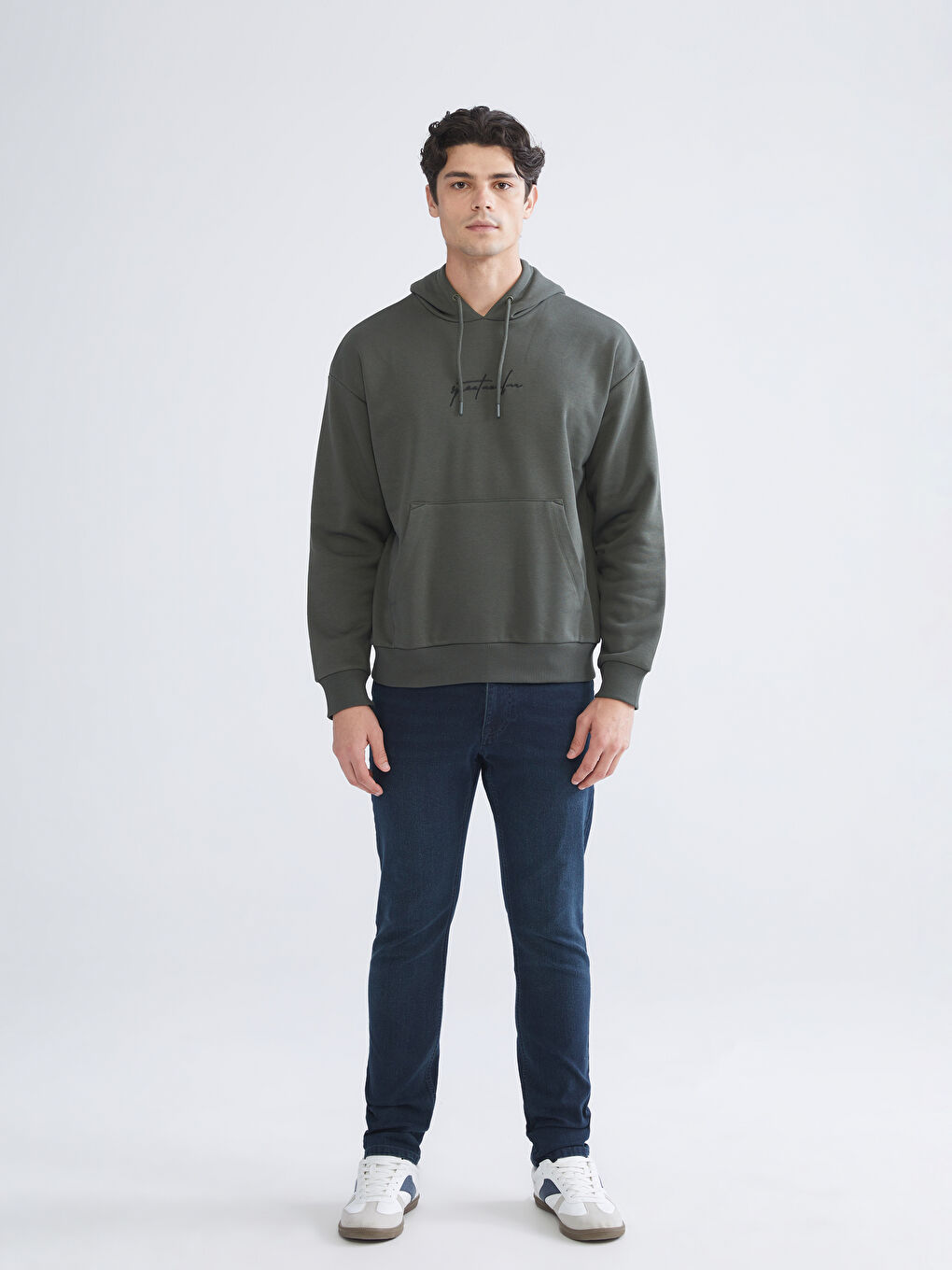 سويت شيرت مطبوع بكابوش للرجال-1