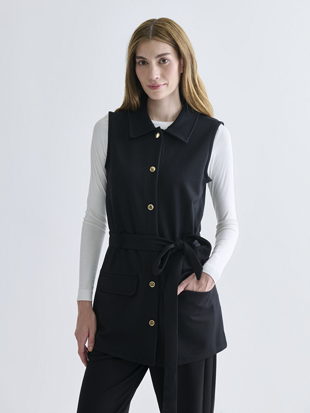 Siyah Gömlek Yaka Kadın Yelek